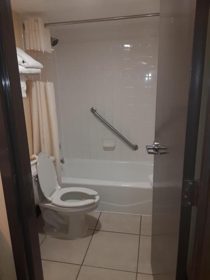 Charming One Bedroom Resort-Style Studio With Pool And Beach Access 러스킨 외부 사진
