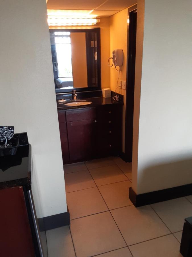 Charming One Bedroom Resort-Style Studio With Pool And Beach Access 러스킨 외부 사진