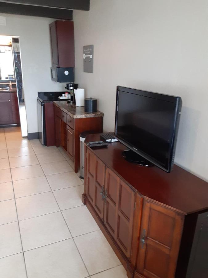 Charming One Bedroom Resort-Style Studio With Pool And Beach Access 러스킨 외부 사진