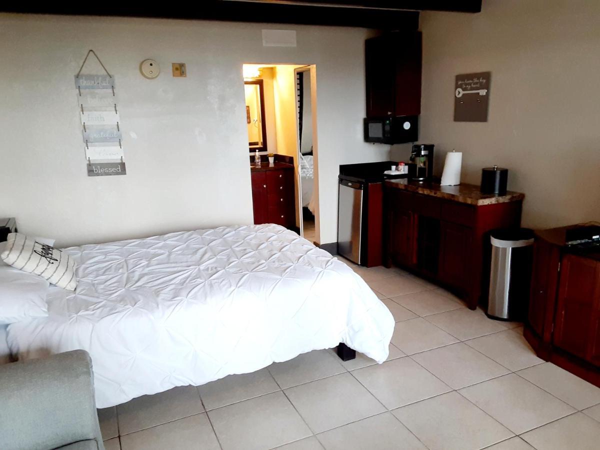 Charming One Bedroom Resort-Style Studio With Pool And Beach Access 러스킨 외부 사진